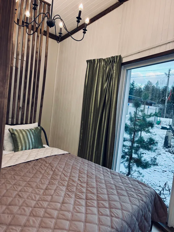 Панорамный дом в лесу