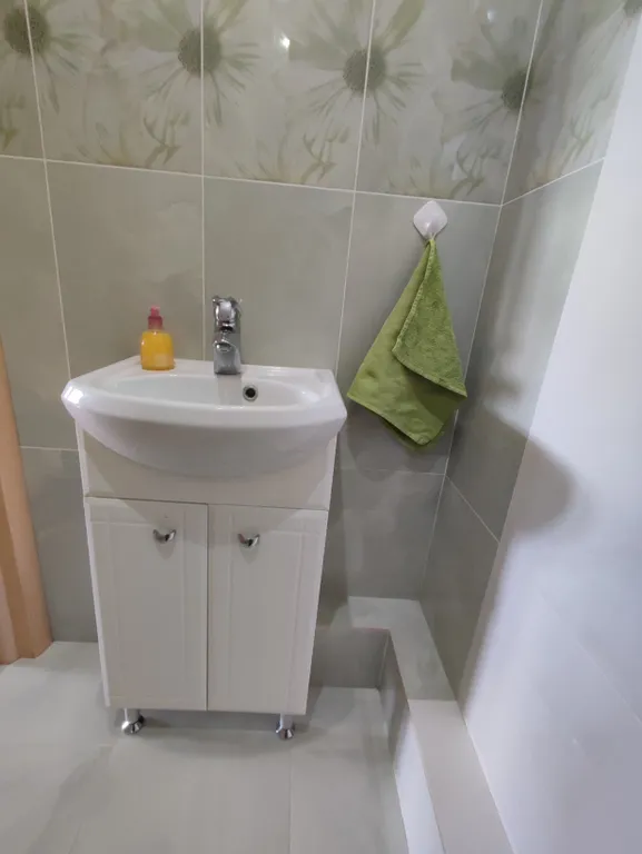 Трешка в центре города с охраняемой парковкой