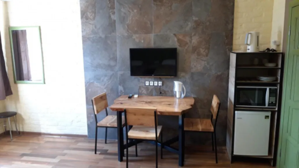 Уютный четырехместный номер с отдельными кроватями.