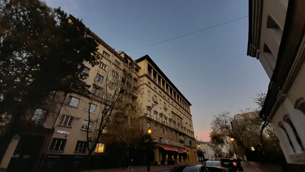 Квартира Уютная комната в районе Патриарших с отдельной кухней, ванной и с/у — Москва