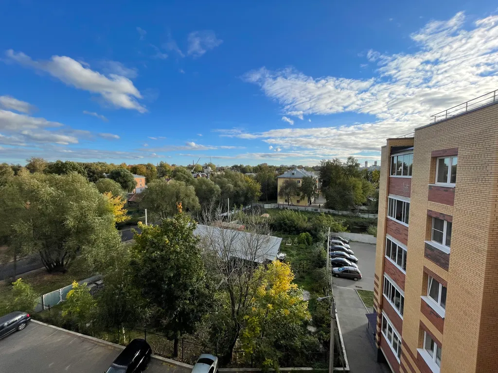 Уютная квартира в новом доме с огороженной территорией, центр города