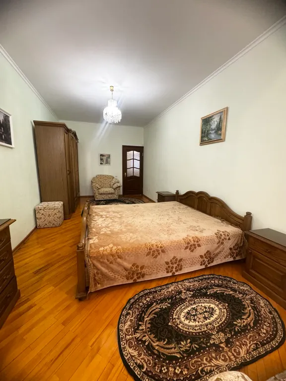 Уютная двухэтажная трехкомнатная квартира с евроремонтом