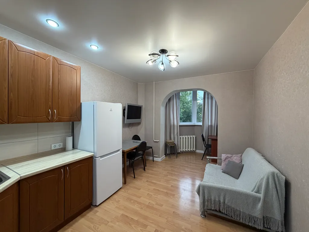 У торгового центра «Столица»