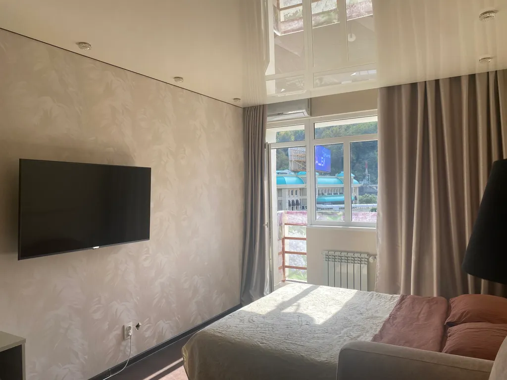 Белые горошины с видом на Marriott, горы, казино