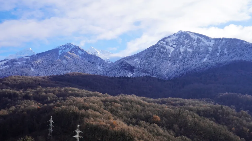 Просторная и уютная студия с балконом, идеальный вид на горы, центр
