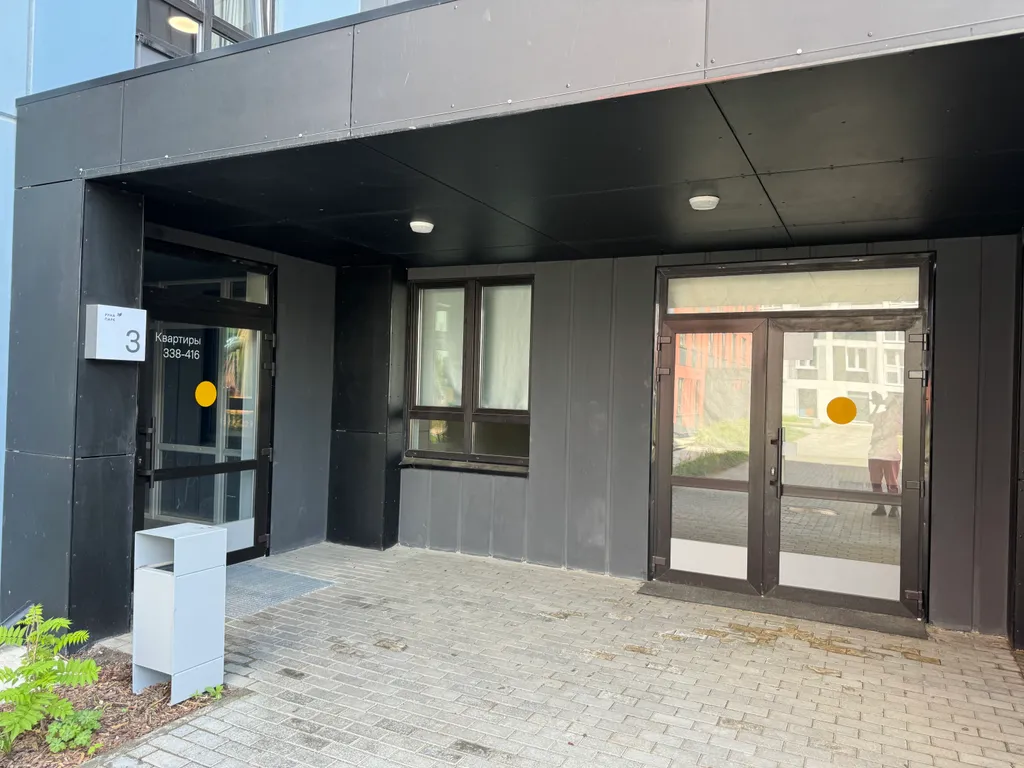 Студия с камином у парка