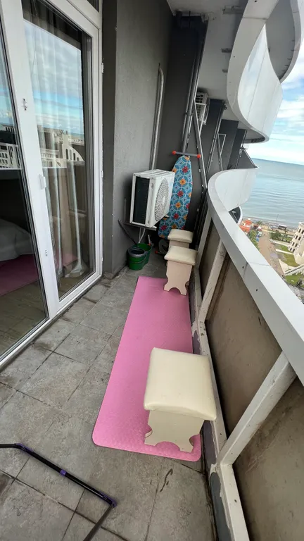 Номер с видом на море, Волна, Orby residents