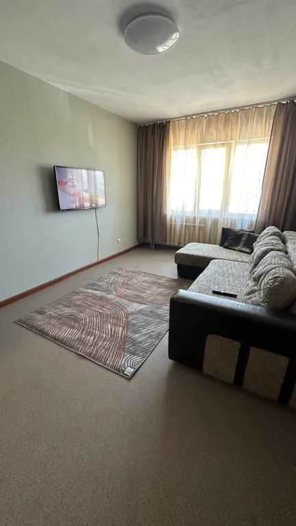 Просторная двухкомнатная квартира на набережной реки Амур