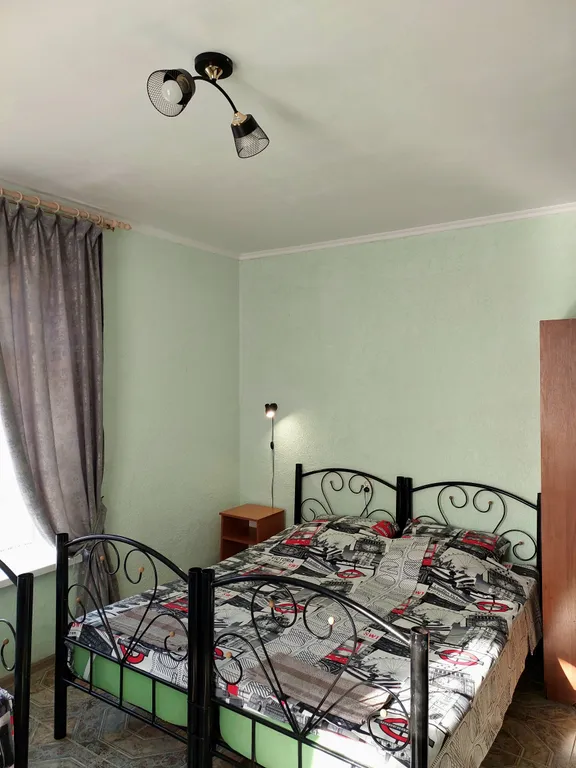 Уютный дом с видом на сад