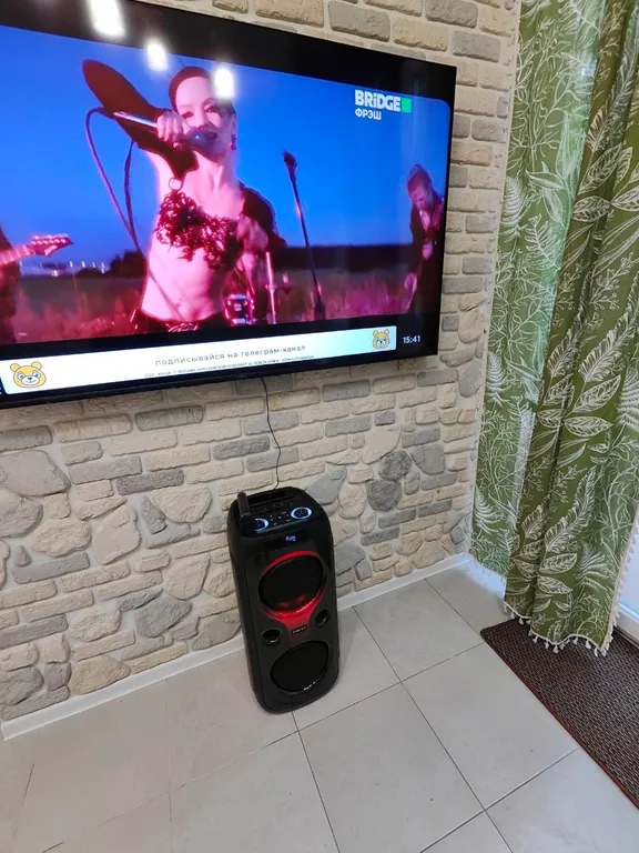 Большой уютный дом в лесу