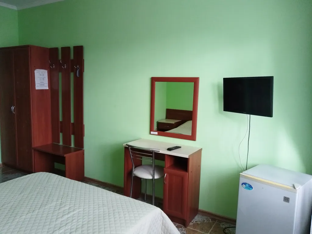 Квартира Квартира Двухместный номер с балконом в гостевом доме "Легенда" с бассейном. — Анапа