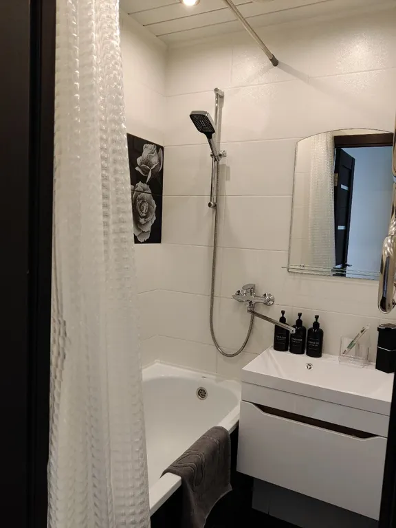 Квартира Комфортабельная квартира у ДК имени Римского-Корсакова — Тихвин