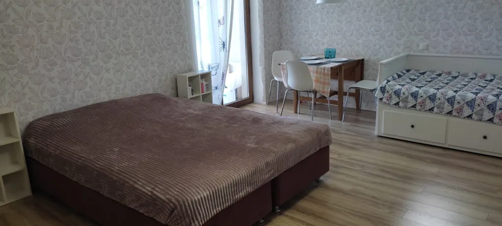 Студия у моря, Итальянская деревня