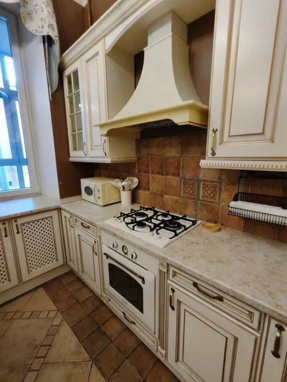 5-комнатная квартира на Суворовском проспекте