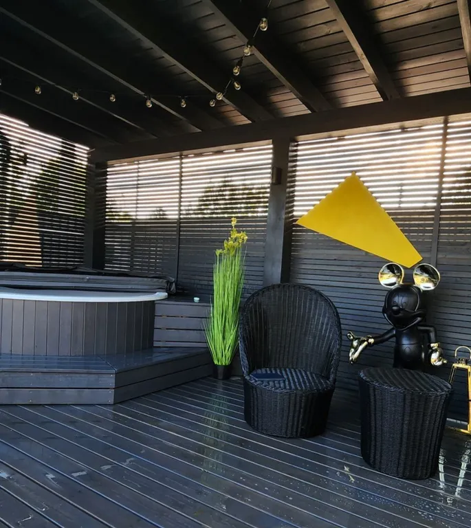 Стильный треугольный дом в 25 км от Минска с горячей купелью в лесу