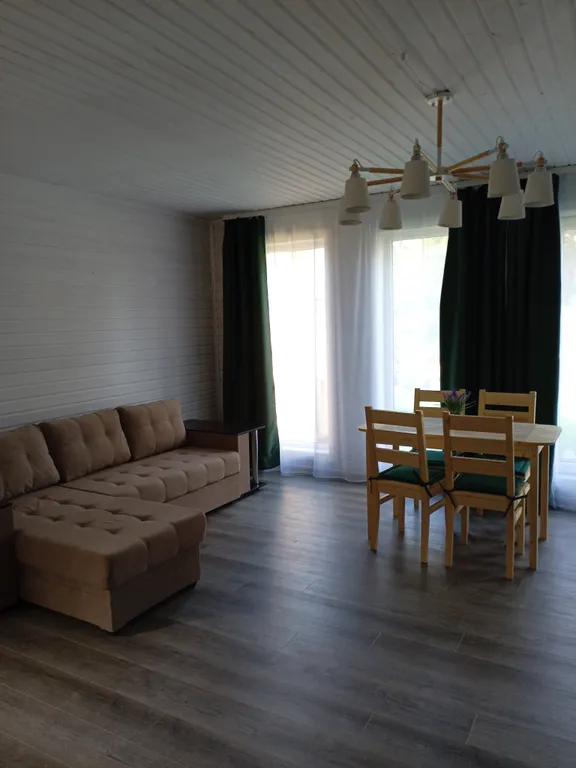 Дом у леса недалеко от песчаного пляжа