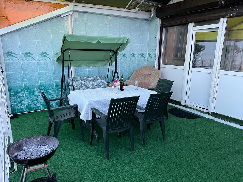 Коттедж со спуском в море