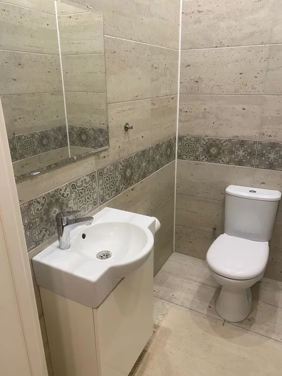 Домик с озером