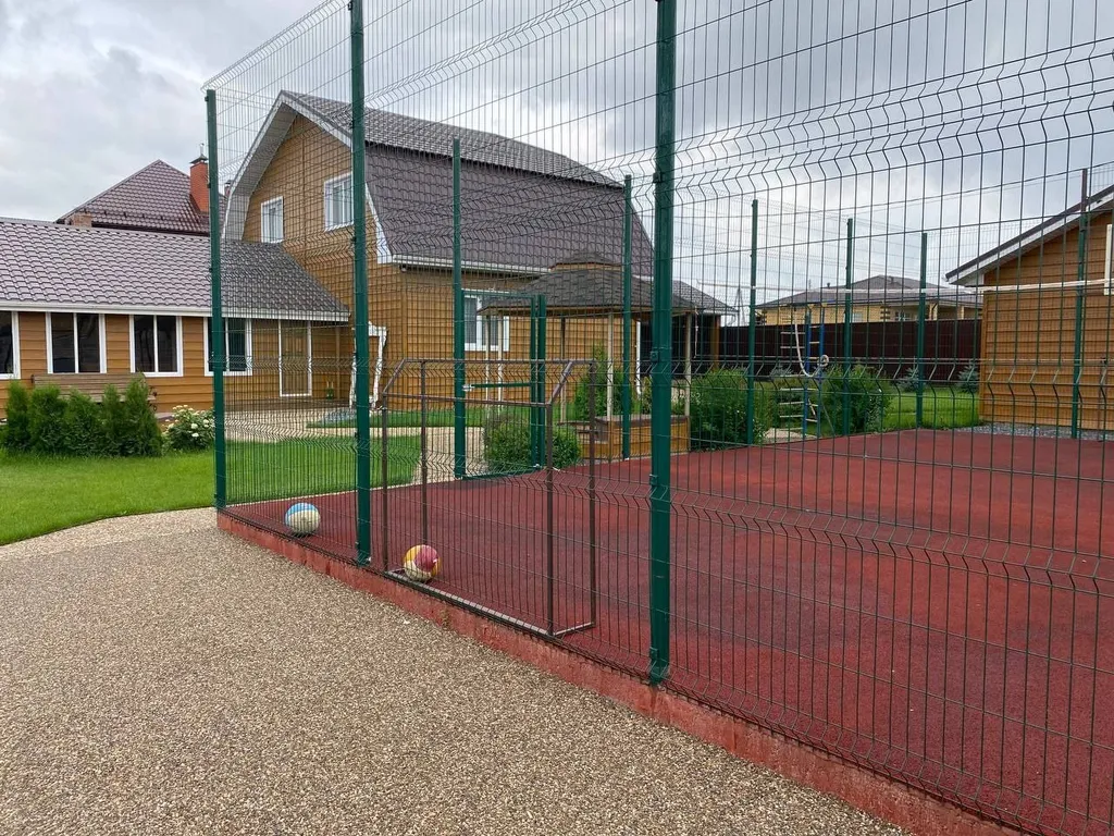 Уютный домик с красивой территорией