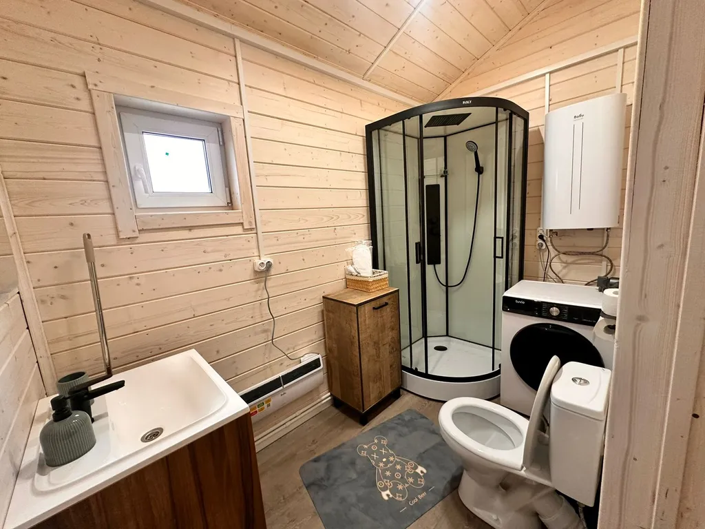 Коттедж с баней рядом с парком Малевича