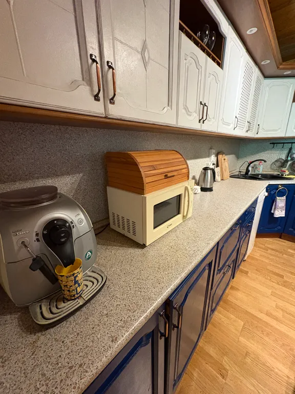 Уютный жилой зимний дом в сказочно живописном месте