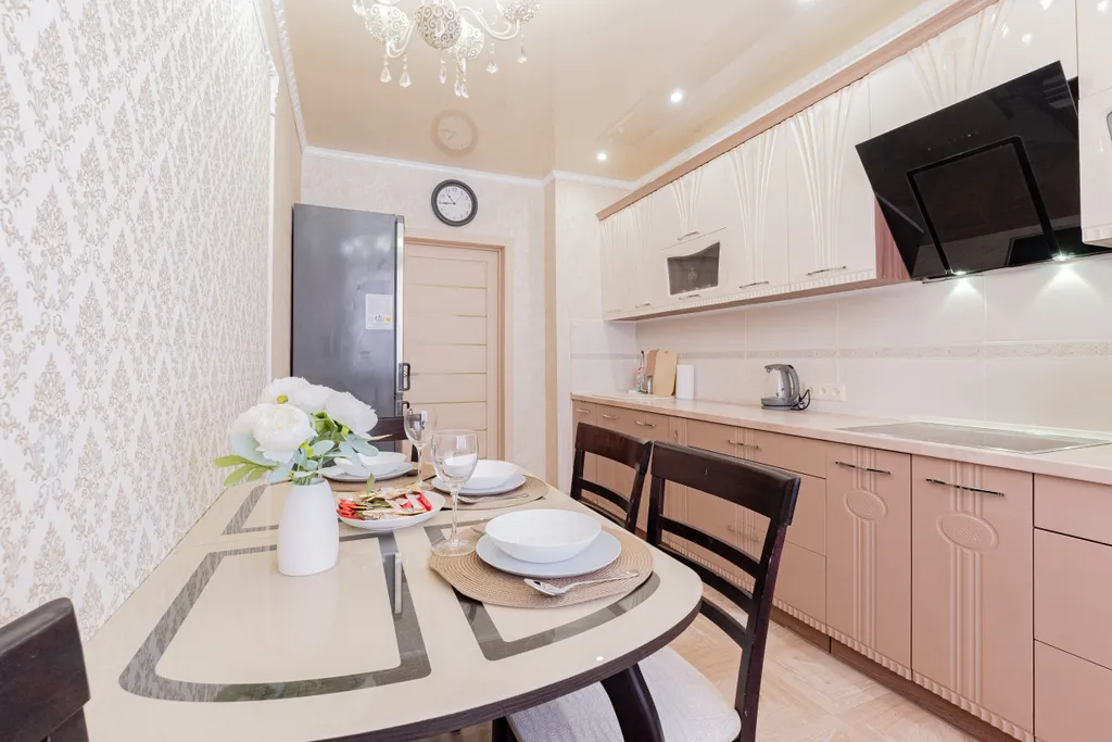 Просторная квартира с камином