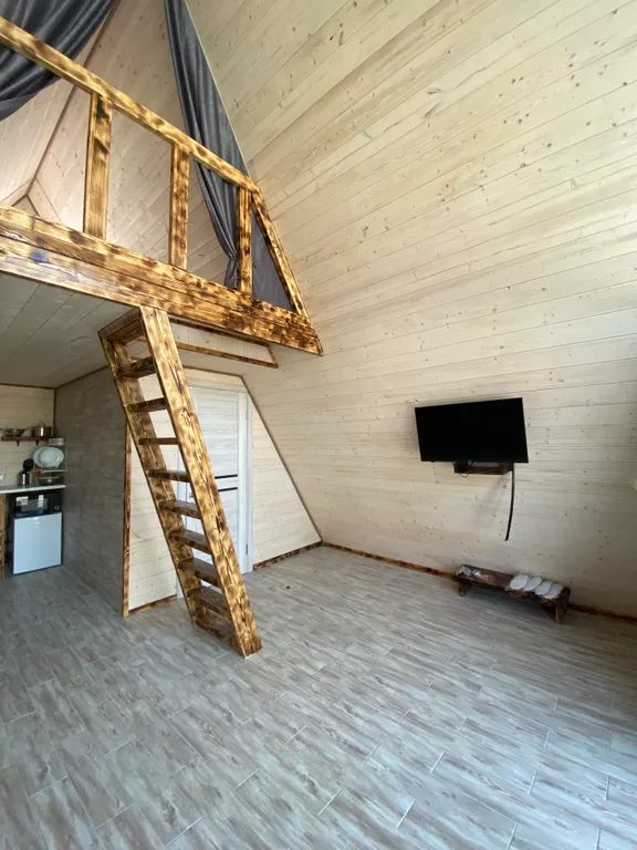 А-фрейм с бассейном