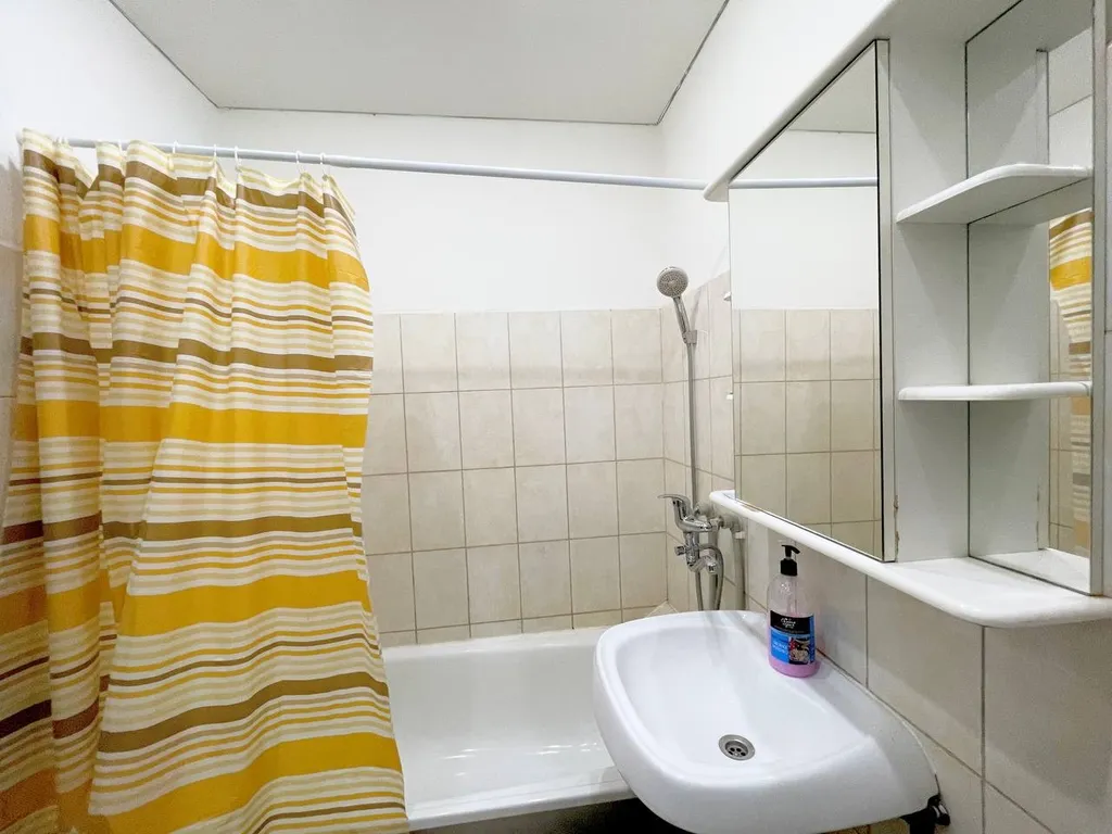 Отличная квартира с большой кроватью и диваном