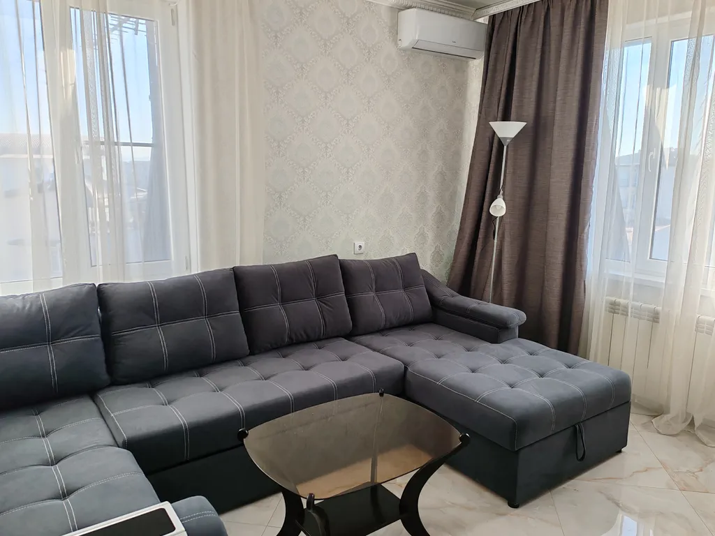 Шикарная огромная квартира с видом на море