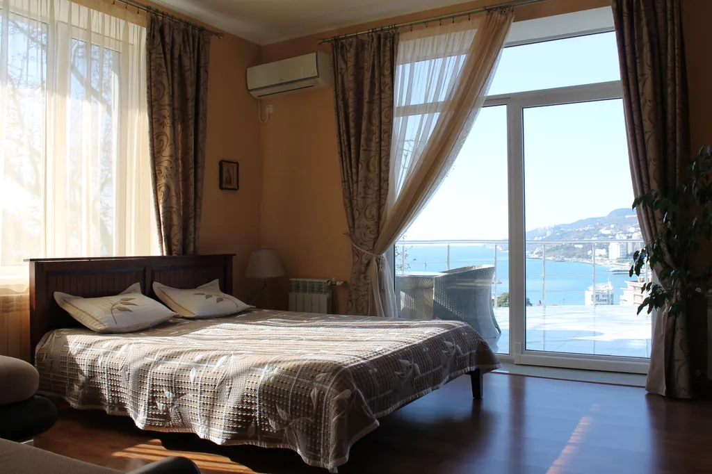 Квартира с большой панорамной террасой на море