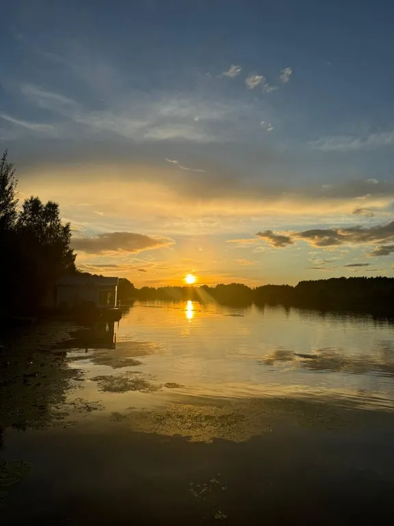 Дом на воде (Хаусбот) с баней и камином