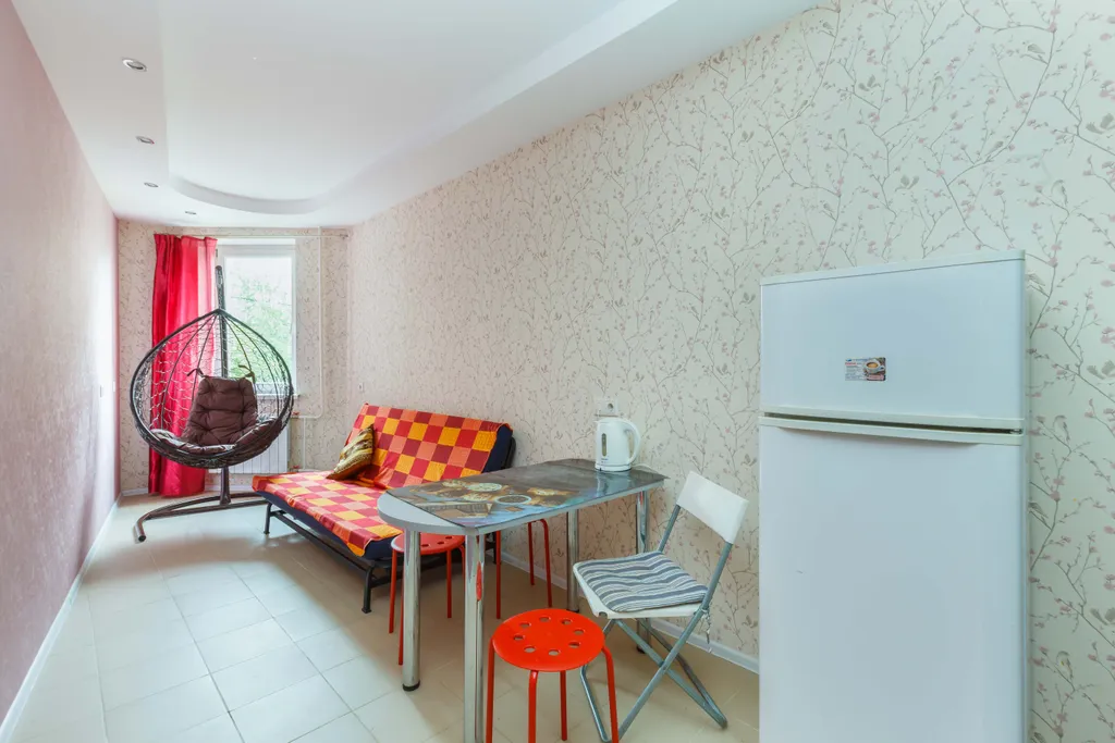 Евротрешка возле Крокус Экспо у моста к метро Мякинино