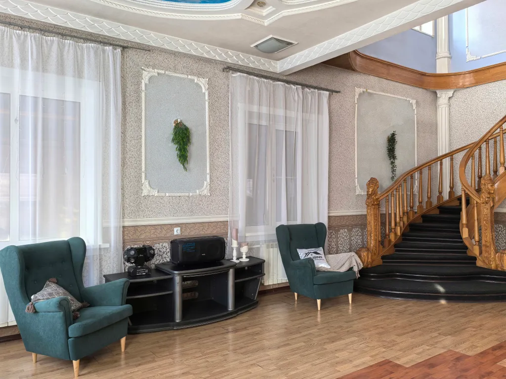 Коттедж в центре города с бассейном