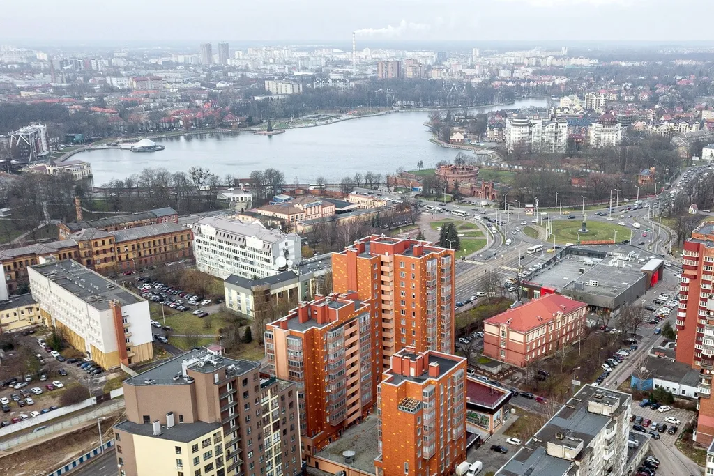 Центр города с видом на верхнее озеро