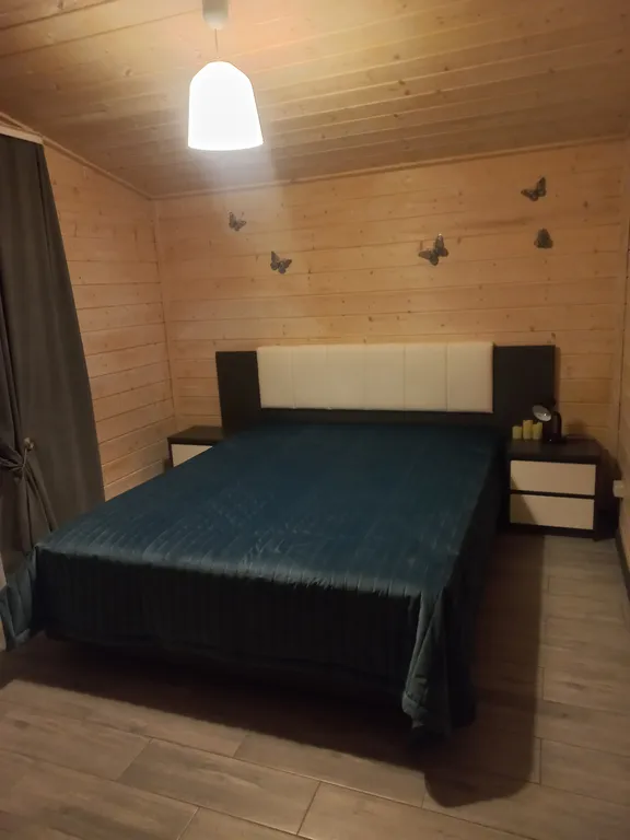 Домик у озера