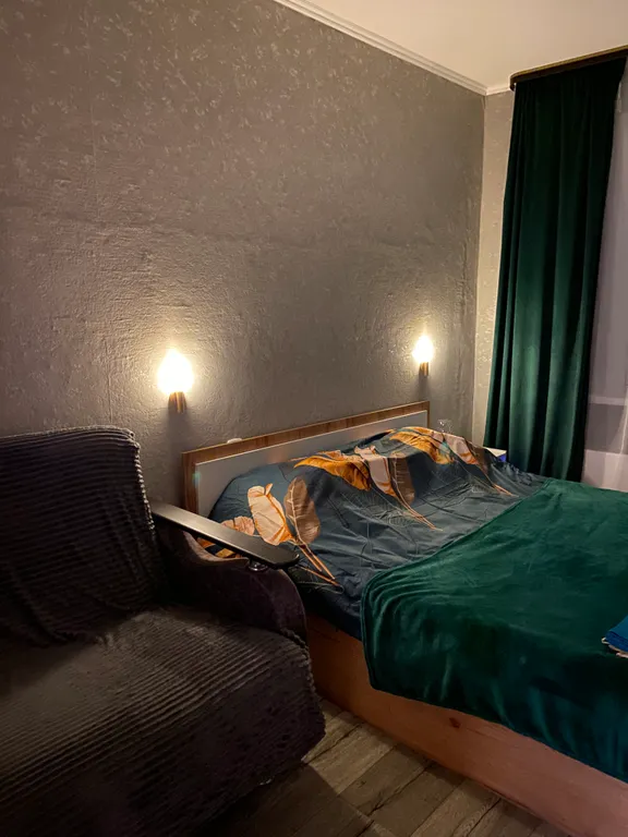 Просторная изумрудная квартирка