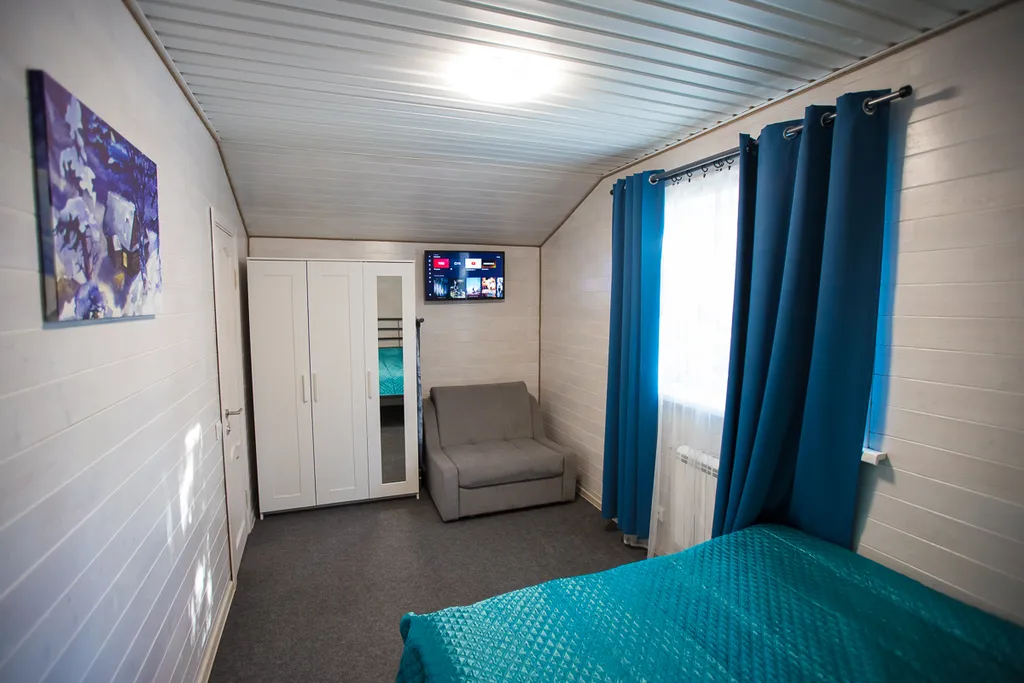 Двухэтажный дом на горе у подъёмника