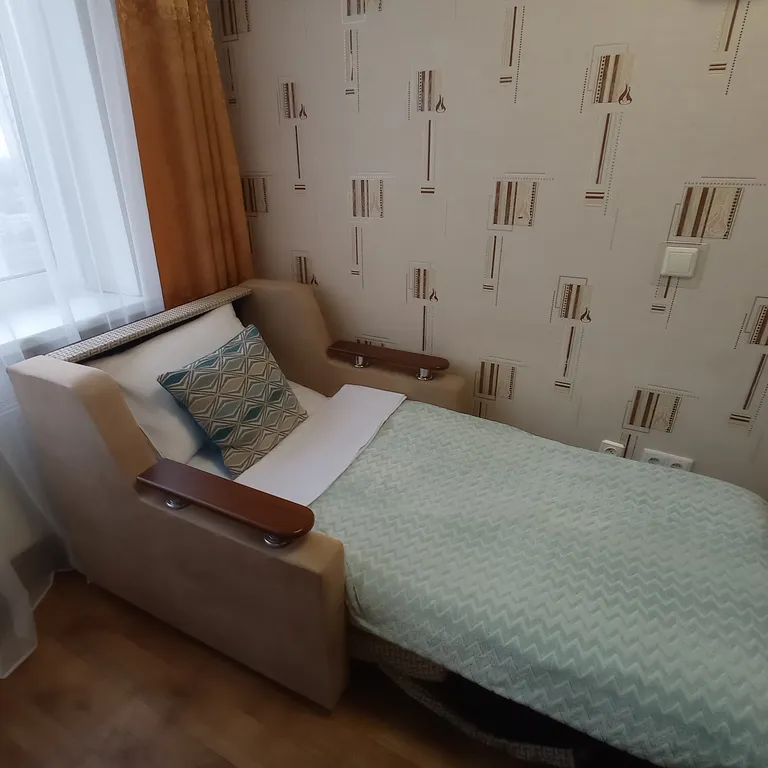 Уютная двухкомнатная квартира у Невы, рядом метро, недалеко  центр