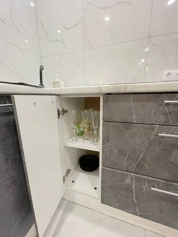 Центр, квартира на Суханова, 2 комнатная, 2 этаж