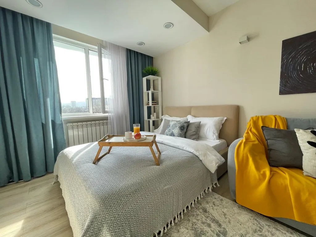 Студия День и Ночь с видом на горы