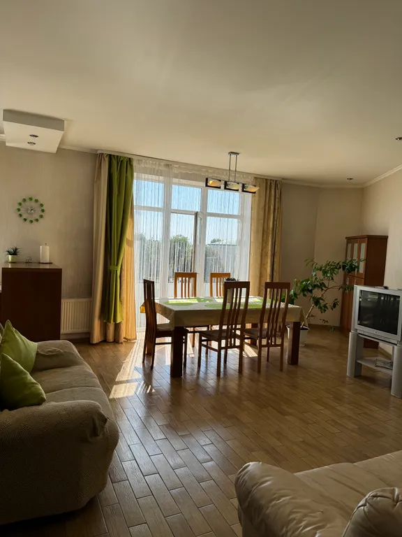 Большая 3-комнатная квартира в самом центре на площади