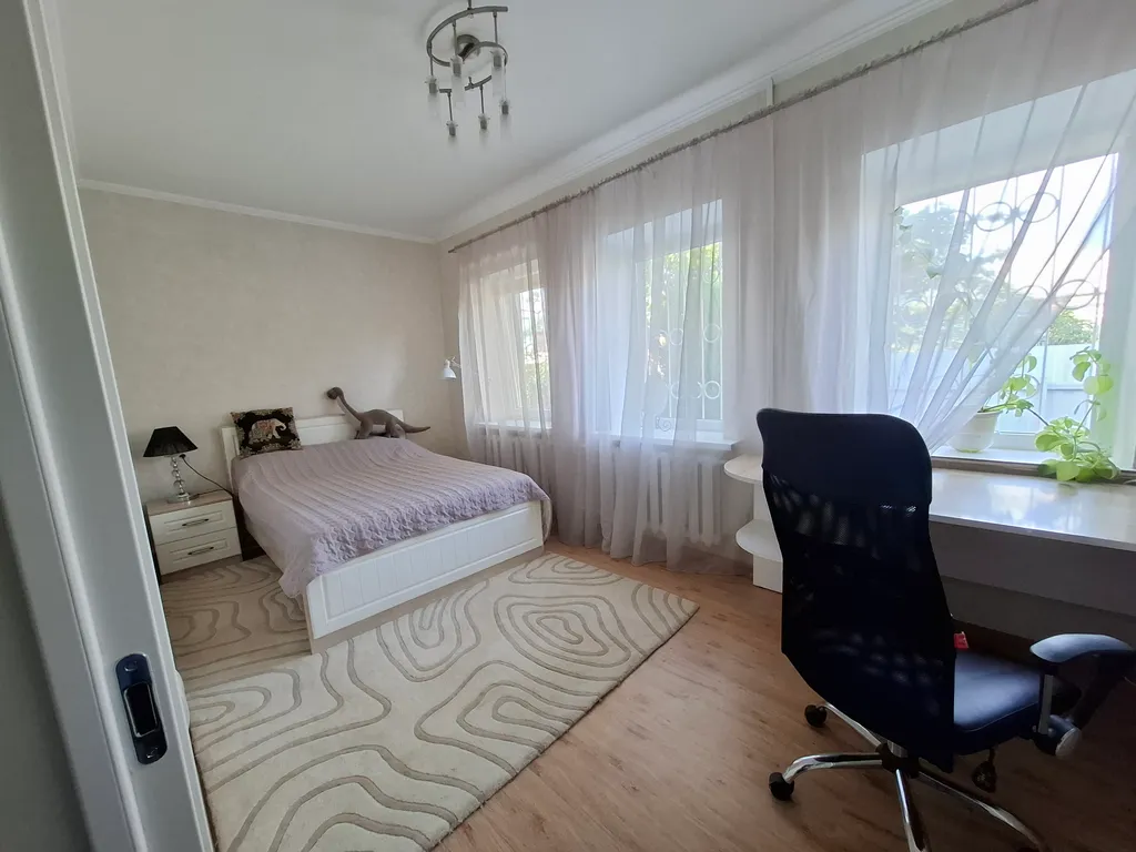 Уютный дом, рядом с рощей и прудами, при въезде в город по трассе м4