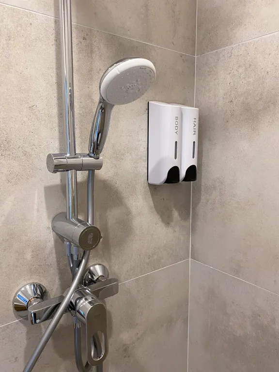 Квартира Квартира Уютная студия Серая с панорамными окнами и балконом в центре — Калининград