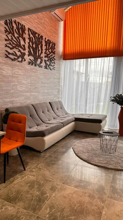 Дом в стиле барнхаус с тёплым бассейном и сауной