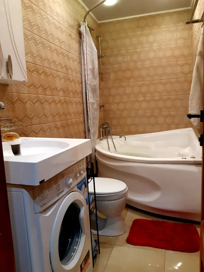 Уютная ванная комната с джакузи