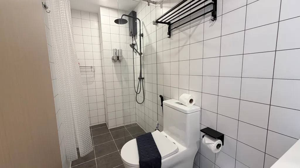 Супер однушка у моря с бассейном и спортзалом, тихое милое место