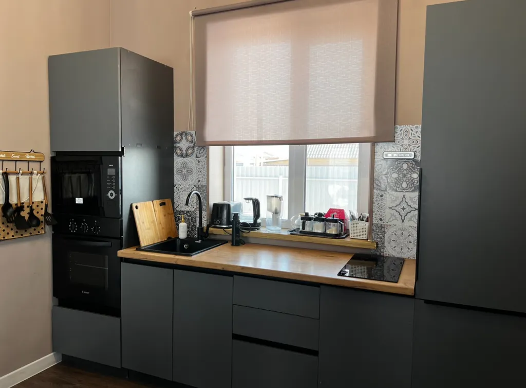 Уютный дом с видом на закат