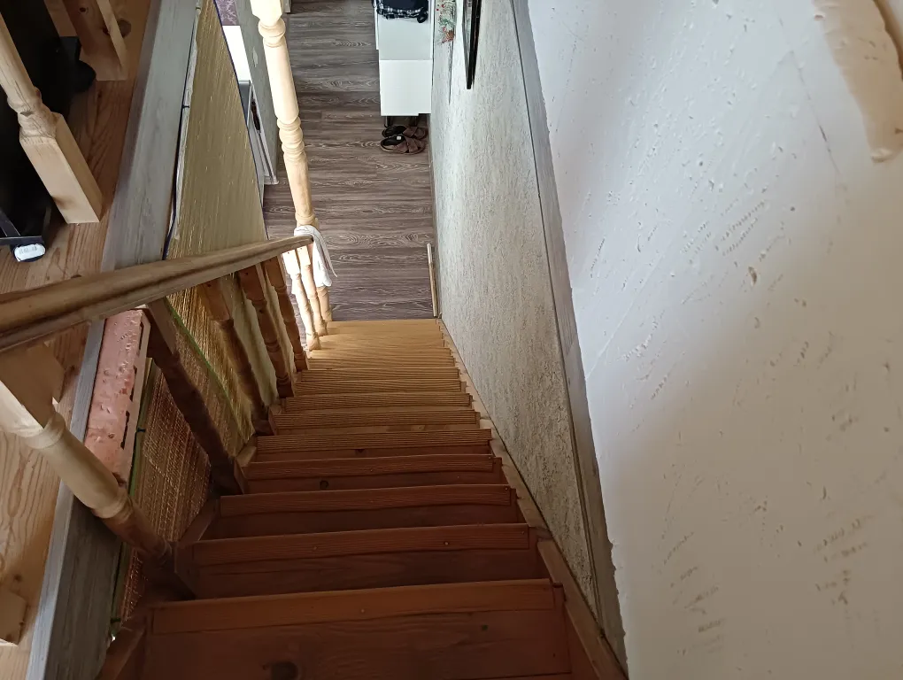 Терем с мансардой в дивном лесу у моря, с новым ремонтом и обстановкой