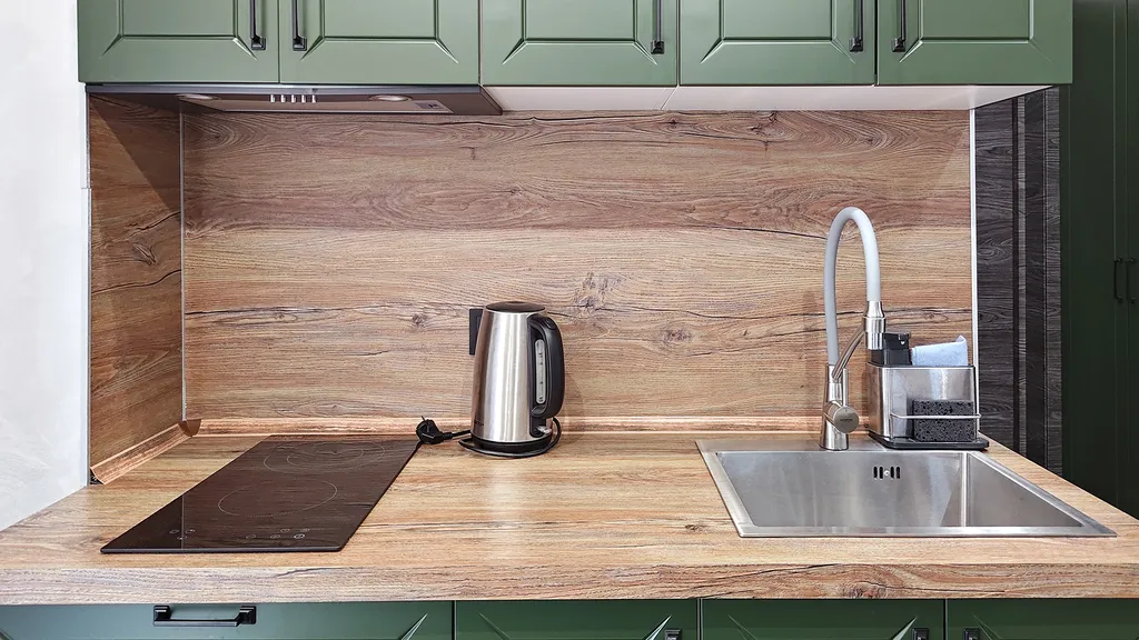 Уютная студия, два балкона, ванна, вид на горы, центр, все для отдыха