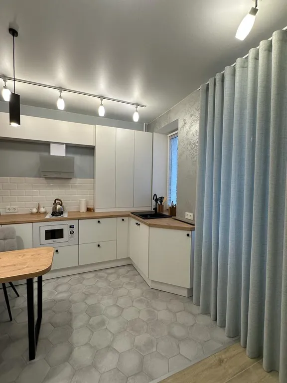 Уютная студия в исторической части города с боковым видом на Волгу